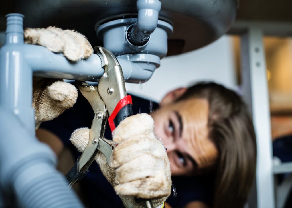 Does buildings insurance cover burst pipes UK
